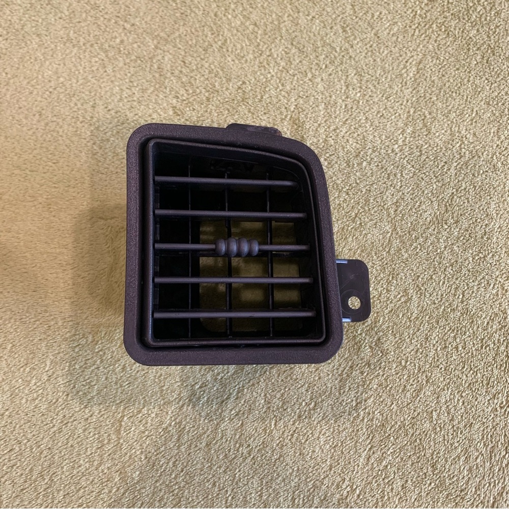 Chevrolet Silverado Tahoe GMC Sierra Yukon Avalanche Suburban Dash Vent 15707609